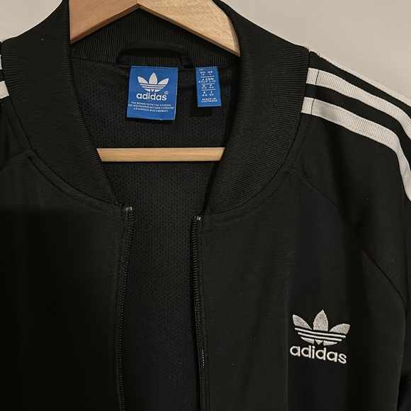 Adidas jacket (wowen sizing ) large - Picture 2 of 3